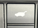 【パワーバックドア】スマートキーや運転席のボタンを押すだけでリアゲートが自動で開閉します!荷物を持っている時や、高い位置にあるバックドアを閉める際に便利な機能です♪