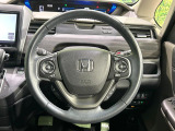 【純正革巻きステアリング】上質な革を使用することで、手にしっかり馴染みとても運転しやすいハンドルです♪