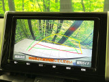【バックカメラ】駐車時に後方がリアルタイム映像で確認できます。大型商業施設や立体駐車場での駐車時や、夜間のバック時に大活躍!運転スキルに関わらず、今や必須となった装備のひとつです!