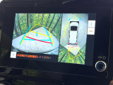 【パノラミックビューモニター】専用のカメラにより、上から見下ろしたような視点で360度クルマの周囲を確認することができます☆死角部分も確認しやすく、狭い場所での切り返しや駐車もスムーズに行えます。