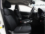 すっきりとした内装は長時間運転を想定したシンプルな構造です。使いやすさを考慮したスイッチ類はボタンも大きく初めての方でも直感で判断しやすくなっています。