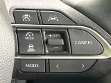【レーダークルーズコントロール】高速道路での長距離走行が楽に!!自動で速度を保つクルーズコントロールが、衝突軽減システムと連携し、前方の車両を感知して車間を保つように速度調節してくれます!!
