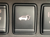 【パワーバックドア】スマートキーや運転席のボタンを押すだけでリアゲートが自動で開閉します!荷物を持っている時や、高い位置にあるバックドアを閉める際に便利な機能です♪