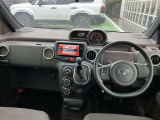 【運転席・インパネまわり】ハンドル・シート・フロアーなど隅々までプロによるクリーニング済み☆彡キレイな車内でドライブが一層快適にお楽しみいただけます!!