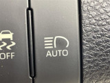 【オートマチックハイビーム(AHB)】フロントウインドウガラス上部に設置された前方カメラにより、前方車両のランプや街路灯などの明るさを判定し、自動的にハイビームとロービームを切り換えてくれます!