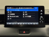 【純正9インチナビ】ホンダコネクトに対応した人気の純正9型ナビを装備。存在感のある大画面はインパクトも大!ナビ利用時のマップ表示も見やすく、テレビは臨場感がアップ!