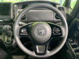 インテリアに合わせたデザインのステアリングは、運転される方のことも考え、運転しやすい形状、大きさです。是非一度、実際に触ってお確かめください。