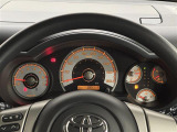 【メーターまわり】ドライバーから見やすい位置にあって安全運転に寄与します。メーターも見やすくてシンプルなデザインになっております。