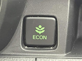 【ECONモード(イーコン)】クルマの動きを管理するシステムです。燃費を優先に自動制御されるもので、低燃費走行を自然にできるようになります。