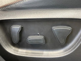 【パワーシート】スイッチでシートポジションの調節が可能なパワーシート。快適な運転姿勢が実現でき、ドライブを一層お楽しみ頂けます。