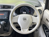 インテリアに合わせたデザインのステアリングは、運転される方のことも考え、運転しやすい形状、大きさです。是非一度、実際に触ってお確かめください。