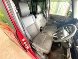 運転席シート廻りは使用感も少なく、良好な状態となっています。丁寧に使われていたことがよくわかりますね。
