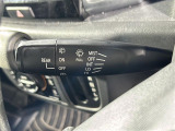 【オートワイパー(AUTO)】雨が降り出した時に、雨滴検出用センサー(レインセンサー)が雨滴を感知すると、自動でワイパーが動作します。