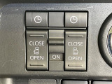 【両側パワースライドドア】スマートキーや運転席のスイッチで後席両側スライドドアの開閉が可能♪電動だから力を入れてドアを開ける必要が無く、小さなお子様でも簡単に開け閉めでき快適です♪