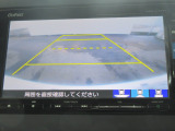【リアカメラ】リバースに入れるだけで後方の映像が映ります。安全確認や、狭い駐車場での車庫入れ、雨の日や夜間など視界の悪い時に便利です。安全にバックする為には欠かせない装備です。