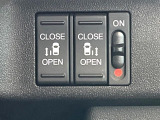 【両側パワースライドドア】スマートキーや運転席のスイッチで後席両側スライドドアの開閉が可能♪電動だから力を入れてドアを開ける必要が無く、小さなお子様でも簡単に開け閉めでき快適です♪