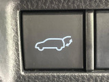 【パワーバックドア】スマートキーや運転席のボタンを押すだけでリアゲートが自動で開閉します!荷物を持っている時や、高い位置にあるバックドアを閉める際に便利な機能です♪