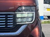 【LEDヘッドライト】悪天候や夜間走行時も良好な視界を確保し安心して運転できる高輝度LEDヘッドライトを装備!点灯速度が早く、消費電力も抑えられています。