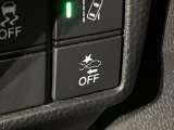 【ホンダセンシング】走行中に前方の車両等を認識し、衝突しそうな時は警報とブレーキで衝突回避と被害軽減をアシスト。より安全にドライブをお楽しみいただけます。