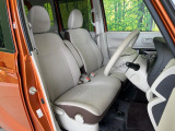 運転席シート廻りは使用感も少なく、良好な状態となっています。丁寧に使われていたことがよくわかりますね。