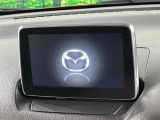 【マツダコネクトナビ】車内の雰囲気にマッチした一体型タイプのナビ。各種車輌設定やBluetooth再生等、様々な機能が楽しめます。直感的なダイヤル操作が可能で、使い勝手も良好です。