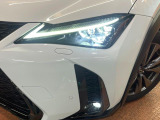 【三眼LEDヘッドライト】スタイリッシュな見た目の三眼LEDヘッドライトを装備♪スタイルだけでなく、夜間の走行も視界良好で安心してお乗りいただけます。