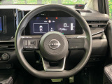 インテリアに合わせたデザインのステアリングは、運転される方のことも考え、運転しやすい形状、大きさです。是非一度、実際に触ってお確かめください。