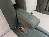 【アームレスト】運転中の身体の負担を軽減してくれるアームレストを装備♪
