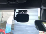 走行中、車両前方で発生したアクシデントなどを、このドライブレコーダーが記録します。万が一の時の証拠資料として有効だから安心です。