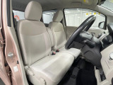 ドライバーによって運転しやすいポジションは異なり、あの車はどうなのか不安なこともありますよね。気になるお車は店頭で乗り込んでご確認いただけます♪