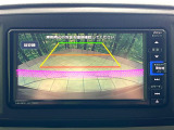 【バックカメラ】駐車時に後方がリアルタイム映像で確認できます。大型商業施設や立体駐車場での駐車時や、夜間のバック時に大活躍!運転スキルに関わらず、今や必須となった装備のひとつです!