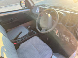 運転席はくつろぎのプライベート空間! 車内をクリーニングしてお待ちしております!