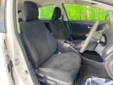 運転席まわりには十分なスペースがあり、大柄な方でもゆったり運転していただける環境です。