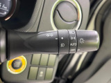【オートライト】周りの明るさに応じて自動でヘッドライトの点灯・消灯ができる機能です!ライトの付け忘れ・消し忘れなどが無くなり、雨の日や夕方の走行も安心!トンネル通過時も便利ですね♪