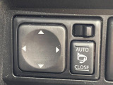 【電動格納ミラー】サイドミラーは電動格納式となっており、狭い駐車場でもキズがつくリスクを抑えられます。