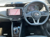 前席内装の全体像です。是非実車をご覧にお越し頂き実際にお座りください。