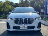 【キドニーグリル】BMWは約90年もの間、ほぼ全ての車両にひと目でBMWだと分かるこの特徴的なフロントグリルが備えられ、デザイン・アイコンとして親しまれてきました。