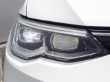 LEDマトリックスヘッドライト「IQ.LIGHT」フロントカメラで対向車や先行車を検知し、マトリックスモジュールに搭載されたLEDを個別に制御することで最適な配光を実現。