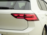 LEDダークテールランプ。ウィンカーの光が流れるように点滅する「ダイナミックターンインジケーター」を装備。