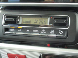 車内の温度を快適に保ってくれるオートエアコン搭載★