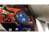 メルセデス・ベンツはドイツ本国シュツットガルト近郊でのメルセデス自車が関わった重大事故を、40年以上に亘って調査しています。エアバッグやシートベルトテンショナーは、この調査の結果生み出されました。