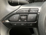 運転中、オーディオの操作をしてて、ハッとしたことはありませんか?ステアリングスイッチは、運転中でもハンドルでオーディオの操作が可能です。安全なドライブをサポートします。