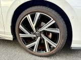 R-Line専用18インチアルミホイール(225/40R18)