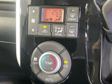 【オートエアコン】一度お好みの温度に設定すれば、車内の温度を検知し風量や温度を自動で調整。暑い…寒い…と何度もスイッチ操作をする必要はありません。快適な車内空間には必須の機能ですね♪