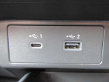 USB充電専用電源ソケットも付いています。モバイル機器などの充電専用