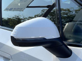 【BMWミラー】視認性の高いスタイリッシュなミラー。自動防眩機能も付いており夜間のドライビングをサポートします。