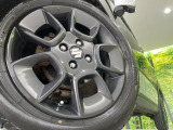 【純正16インチアルミホイール】外観にマッチした純正アルミホイールを装着しております。各種Aftermarketアルミホイールや、スタッドレスタイヤも取扱いしております。是非ご相談ください♪