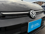 イルミネーション付きVWエンブレム。先進的な輝きを放つ日本初のエンブレムです。