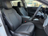 上質な座り心地のレザーシート。運転席、助手席ともに「リラクゼーション機能」が装備され、ロングドライブのストレスを和らげます。