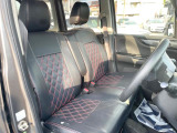 運転席シート廻りは使用感も少なく、良好な状態となっています。前オーナー様が丁寧に使っていたことがよくわかりますね。